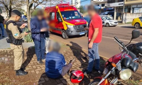 Acidente de trânsito deixa motociclista ferido na Rua Erechim