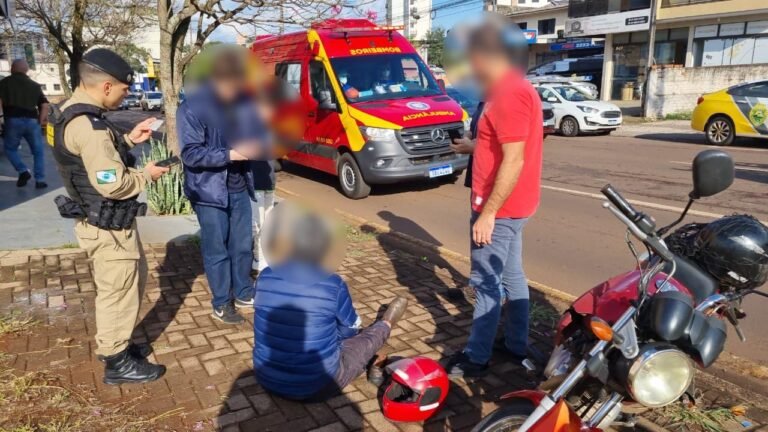 Acidente de trânsito deixa motociclista ferido na Rua Erechim