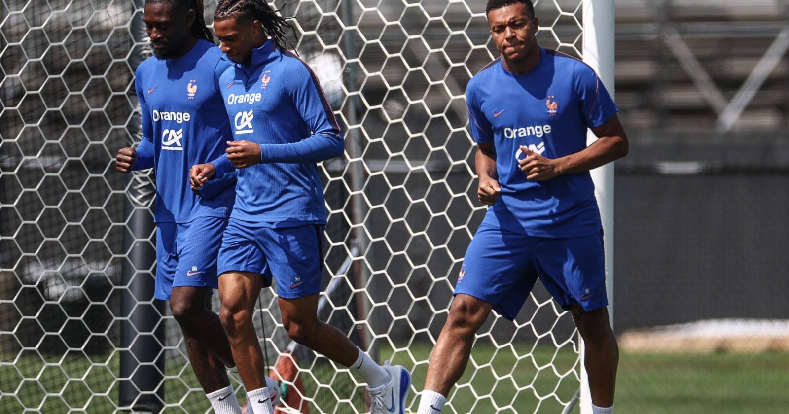 Após pancada no tornozelo, Mbappé treina normalmente - 11/07/2026 - Esporte
