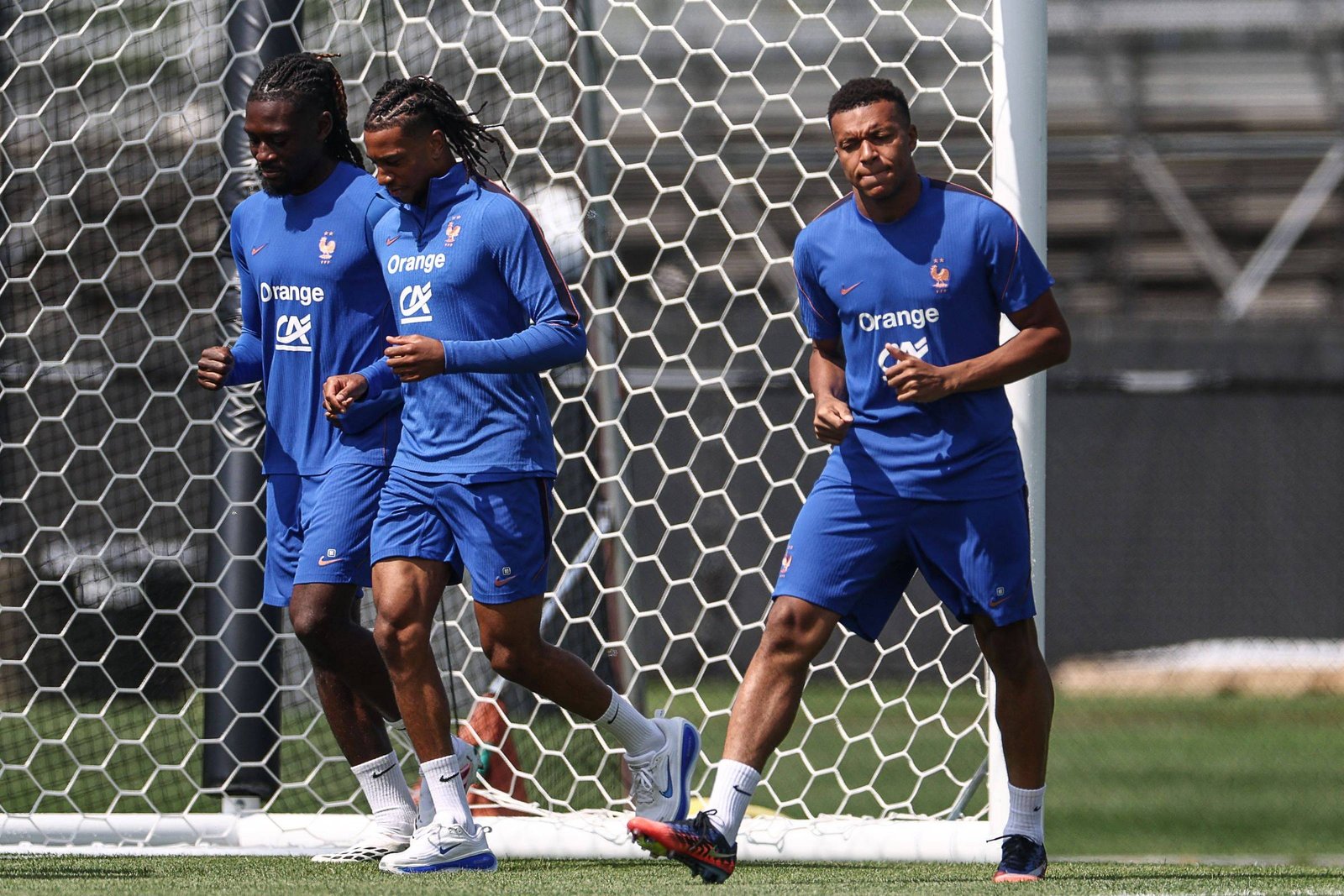 Após pancada no tornozelo, Mbappé treina normalmente - 11/07/2026 - Esporte