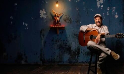 Cantor e compositor João Bosco completa 80 anos