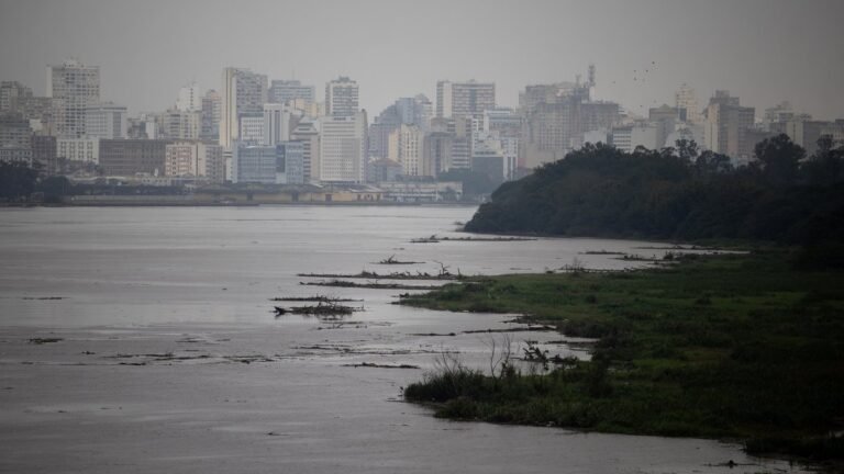 Cenários apontam que Guaíba deve ficar na cota de atenção, mas inundação não é descartada