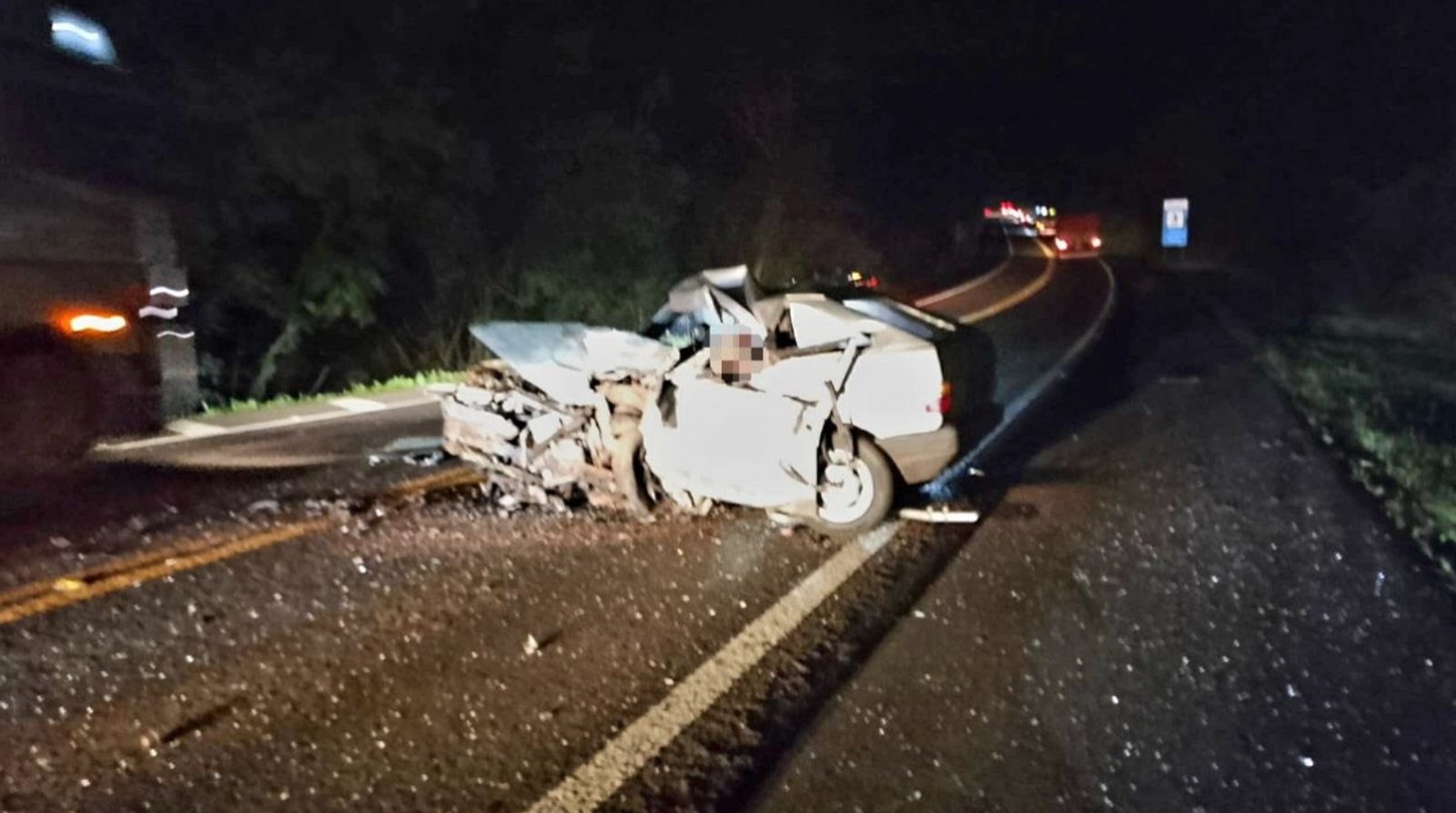 Colisão frontal entre carro e caminhão-tanque deixa um morto na BR-277, em Nova Laranjeiras