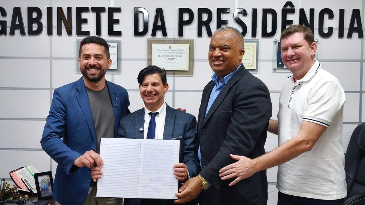 Com Tiago Almeida na Prefeitura, Serginho Ribeiro assume presidência da Câmara