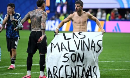 Comitê da Fifa analisará manifestação de jogadores da Argentina com bandeira das Malvinas na semifinal contra a Inglaterra
