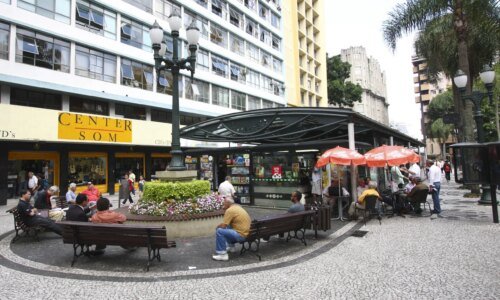 Curitiba atualiza regras sobre utilização de calçadas por bares e restaurantes