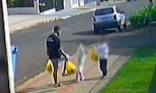 Em liberdade, pai que chutou filha de 3 anos no Paraná diz que perdeu o controle