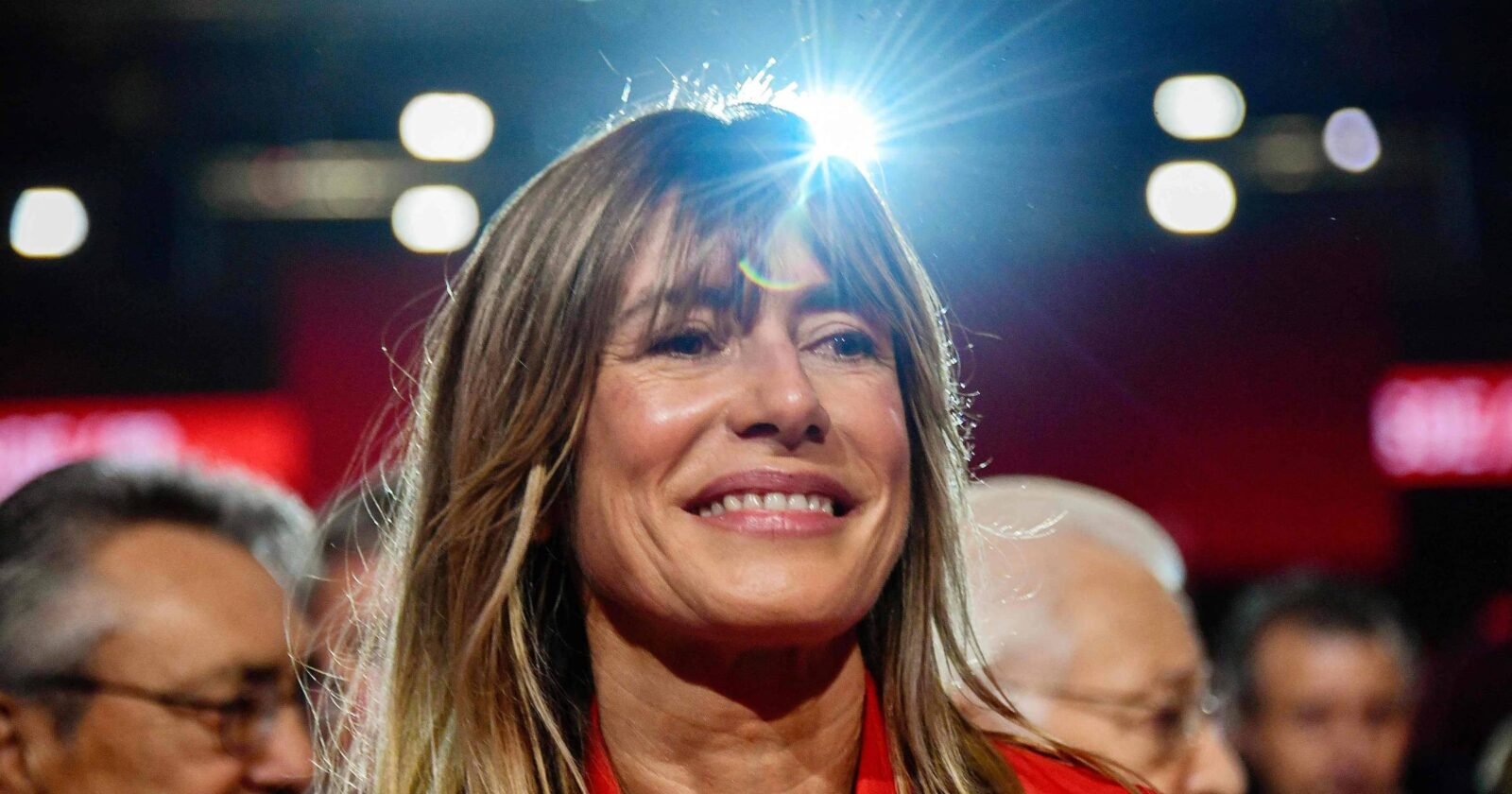 Espanha: Mulher do primeiro-ministro irá a júri - 16/07/2026 - Mundo