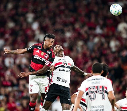 Flamengo pressiona até o fim, mas fica no empate com o São Paulo no Maracanã