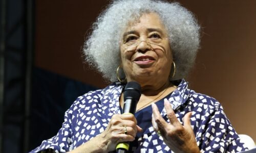 Flip: Angela Davis cita pensadores brasileiros e critica gentrificação