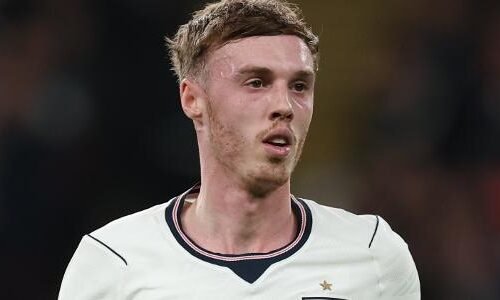 Cole Palmer em ação durante amistoso entre Inglaterra e Japão