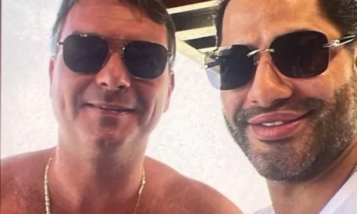Foto ao lado de capanga de Vorcaro abre nova crise na campanha de Flávio Bolsonaro