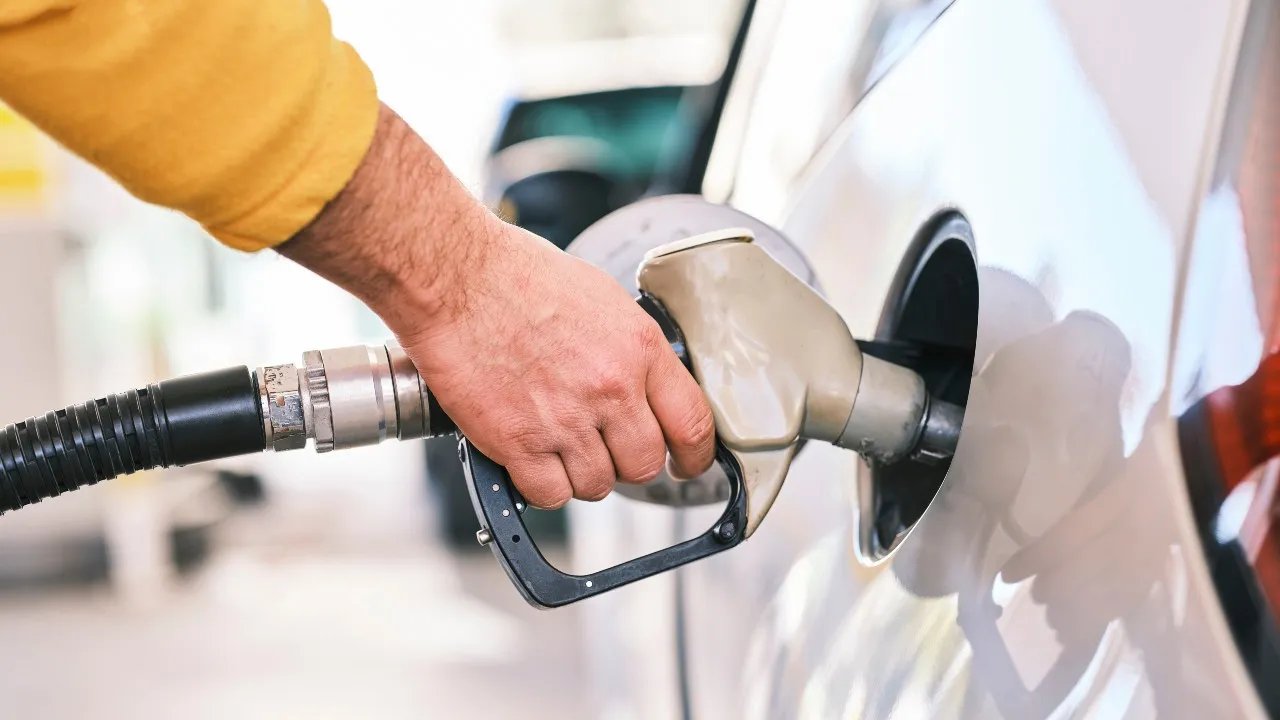 Gasolina mais cara? Governo esconde decisão que afeta seu bolso na próxima semana