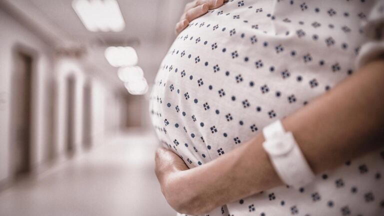 Grávida processa Paraná após 40 dias sem vaga em hospital