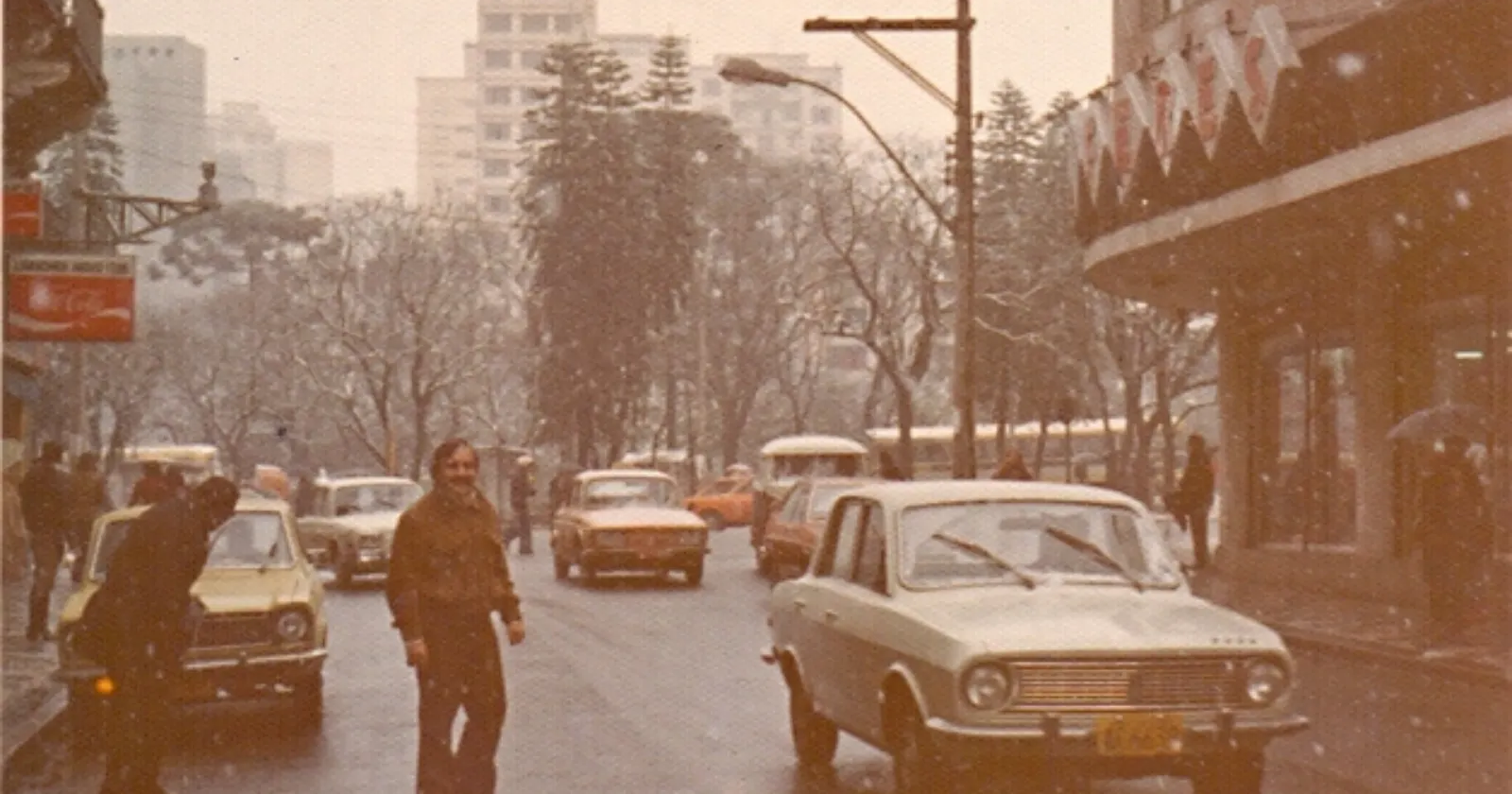 Há 51 anos, Curitiba ficava coberta de neve