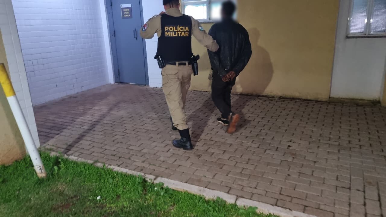 Homem é detido após furtar carriola de obra no Bairro Cancelli