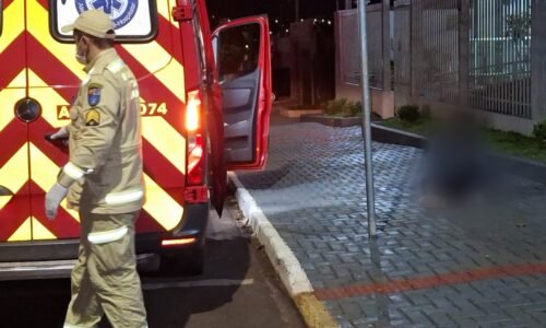 Homem é socorrido pelo Siate no Bairro Interlagos, em Cascavel