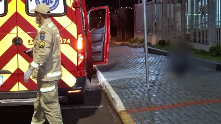 Homem é socorrido pelo Siate no Bairro Interlagos, em Cascavel