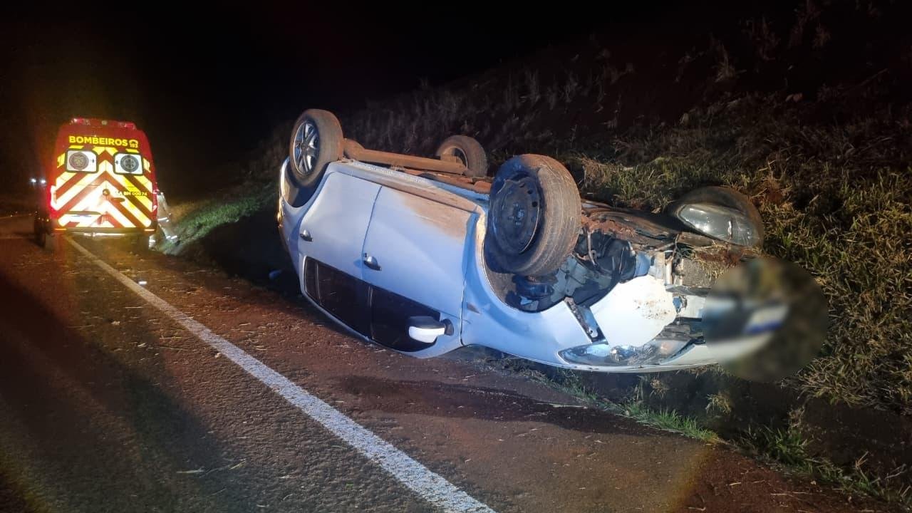 Homem fica ferido em capotamento na PR-486, em Cascavel