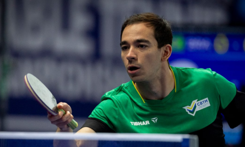 Hugo Calderano vence o 31º do mundo com facilidade e avança à semi em São José dos Campos