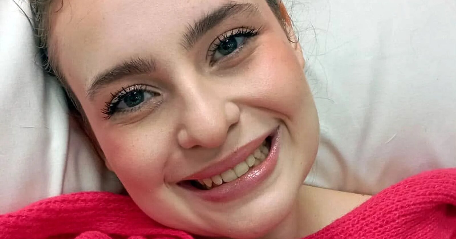 Jovem ferida por galho em praça de Curitiba fará nova cirurgia