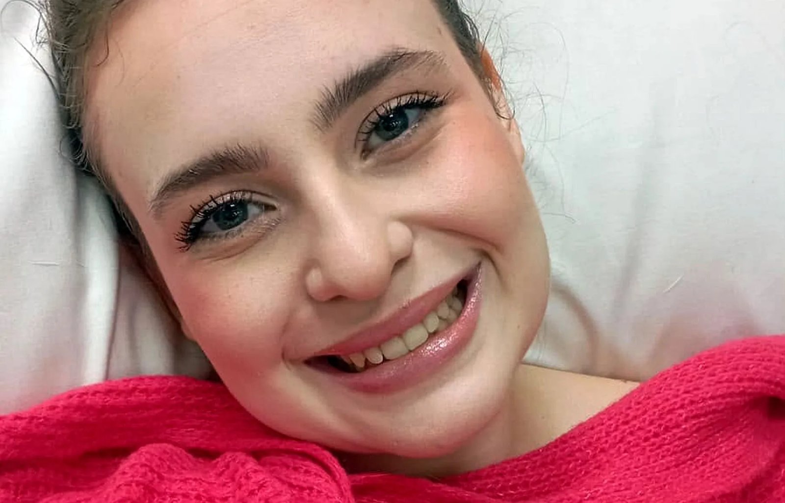 Jovem ferida por galho em praça de Curitiba fará nova cirurgia