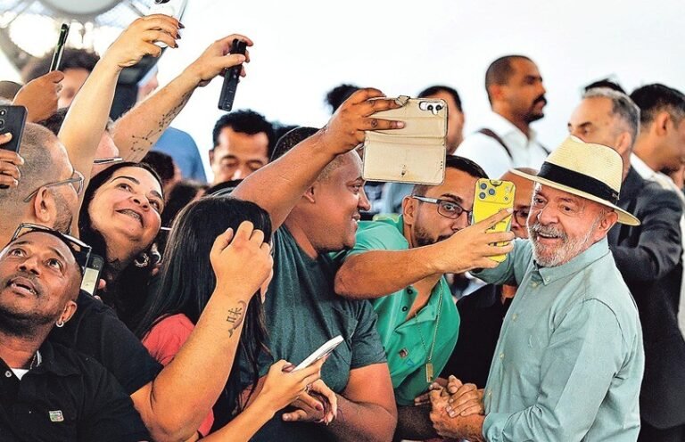 Lula melhora em grupos que o rejeitam e aprovação fica acima da desaprovação pela primeira vez desde 2024