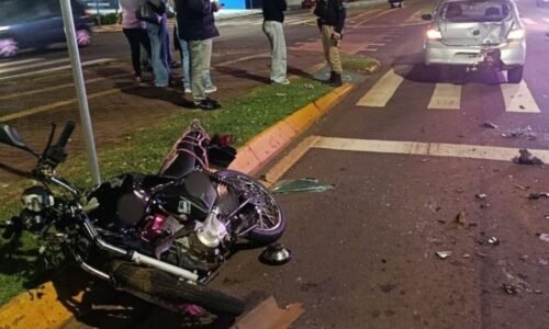 Motociclista fica ferido após colisão em racha na Avenida Parigot de Souza, em Toledo