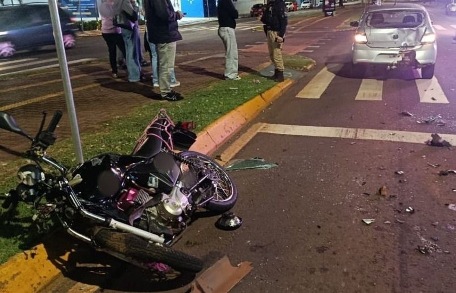 Motociclista fica ferido após colisão em racha na Avenida Parigot de Souza, em Toledo