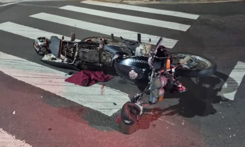 Motociclista sofre queda ao passar reto em curva na Avenida Assunção