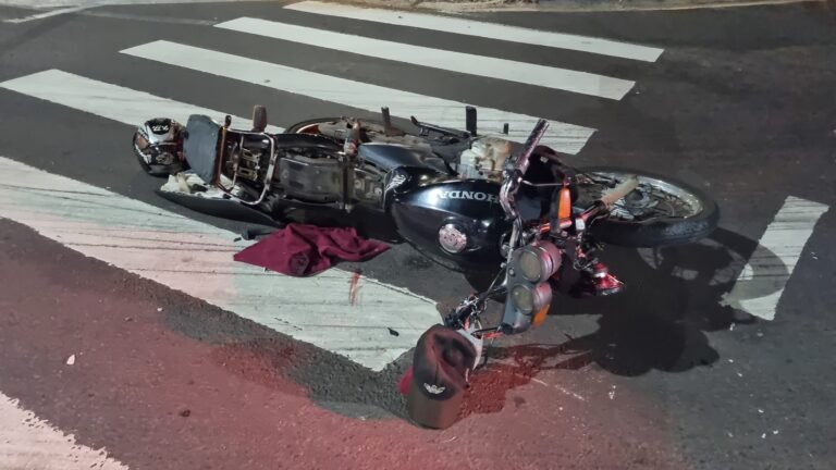 Motociclista sofre queda ao passar reto em curva na Avenida Assunção