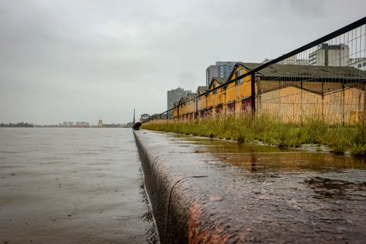 Nível do Guaíba subirá e MetSul informa risco nas ilhas de Porto Alegre