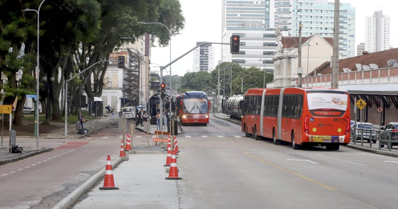 Obra deixa Praça Eufrásio Correia às escuras e aumenta insegurança em Curitiba