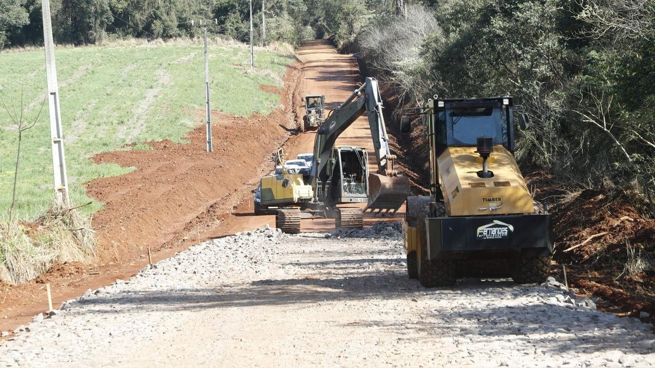 Obras levam mais de 220 quilômetros de asfalto ao interior de Cascavel