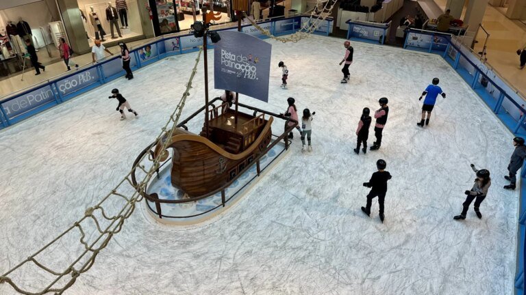 Pista de patinação no gelo em Curitiba nas férias de julho