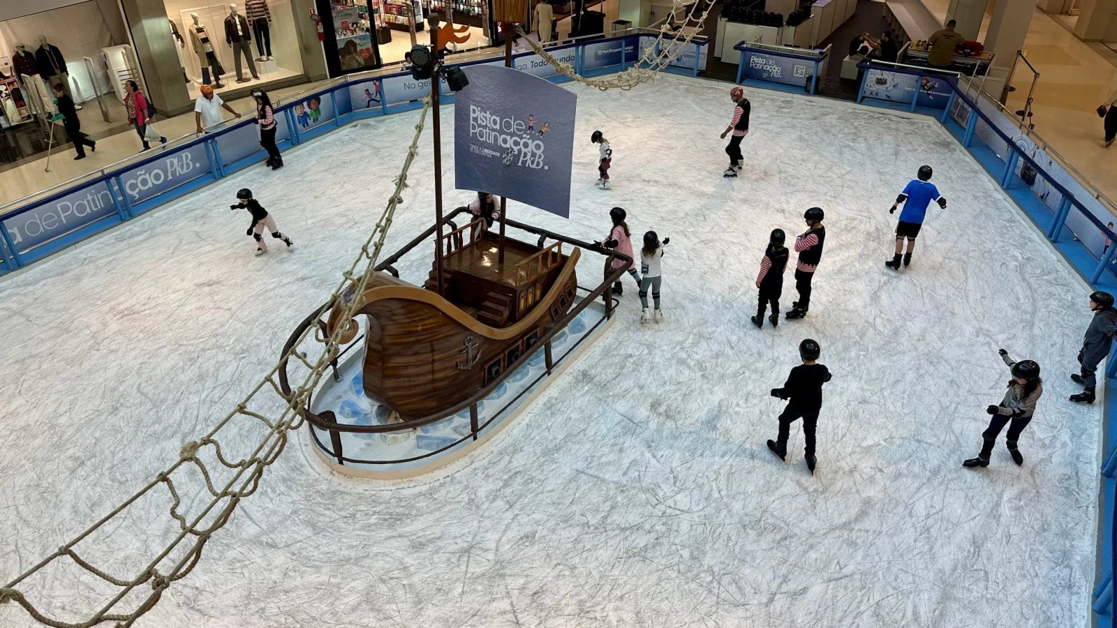 Pista de patinação no gelo em Curitiba nas férias de julho