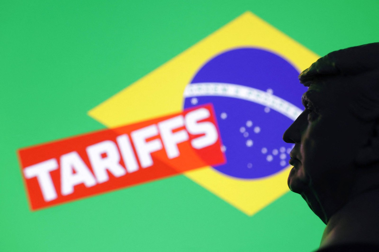 Por que Ibovespa saltou 2,44% e dólar caiu em dia em que tarifaço entrou em vigor?