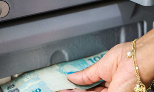 Prefeitura antecipa 13º salário e injeta R$ 10,6 milhões na economia de Apucarana
