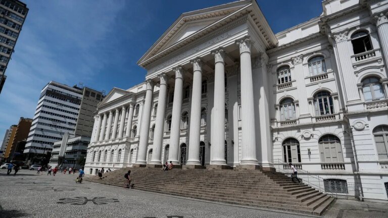 Provar da UFPR oferece mais de mil vagas para transferência sem prova