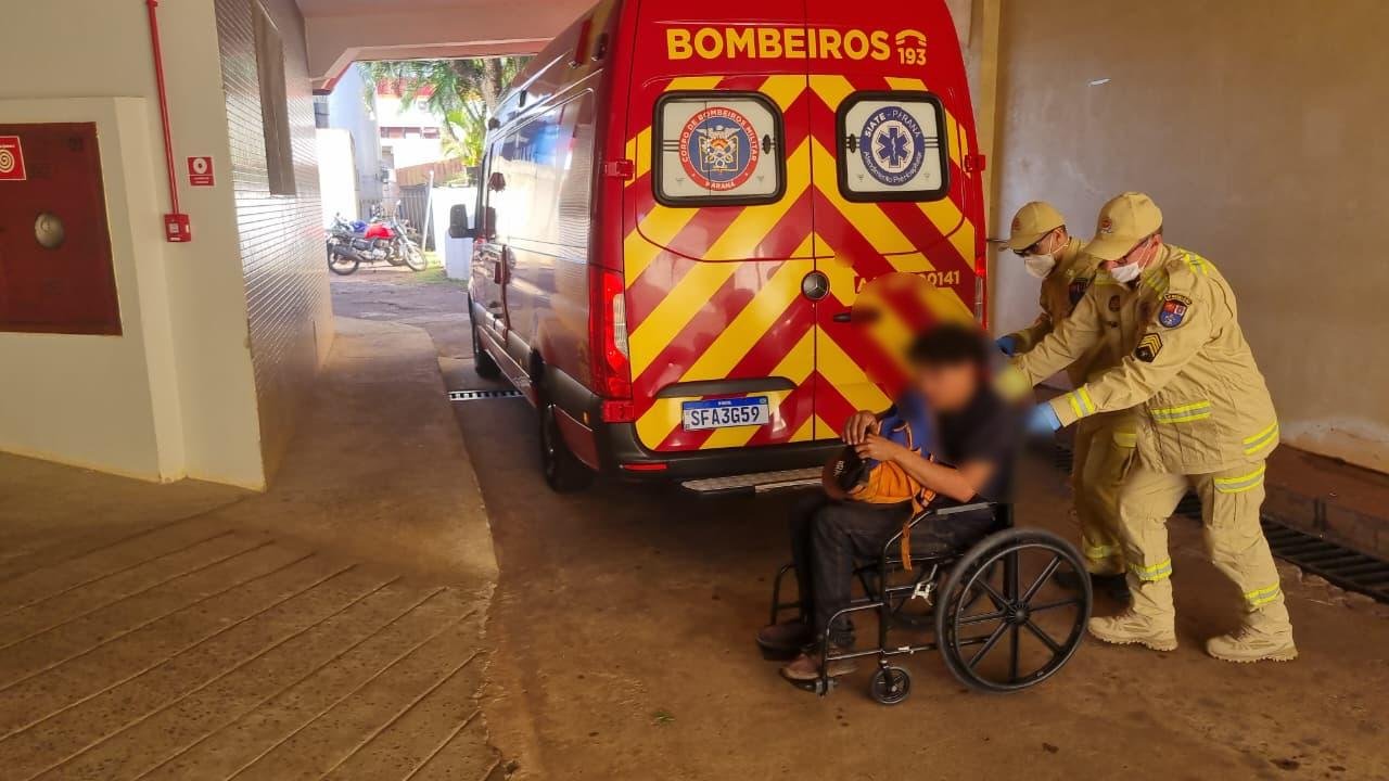 Queda de treliça deixa homem ferido durante desmontagem de estrutura para show em Cascavel