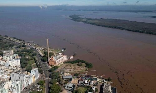 25.jul.2026 - Nível do Guaíba, em Porto Alegre, baixa após trégua das chuvas, mas previsão é de novos temporais até terça