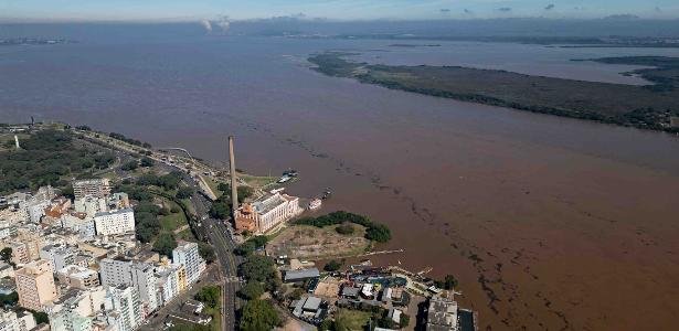25.jul.2026 - Nível do Guaíba, em Porto Alegre, baixa após trégua das chuvas, mas previsão é de novos temporais até terça