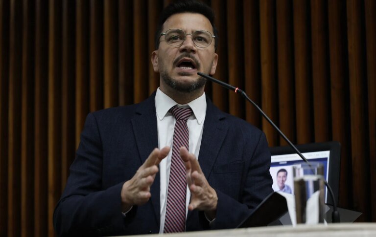 TCE identifica comando ilegal em petição de deputado do Paraná