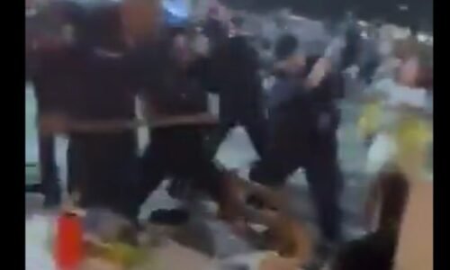 Vídeo mostra PMs agredindo torcedor argentino caído em Copacabana