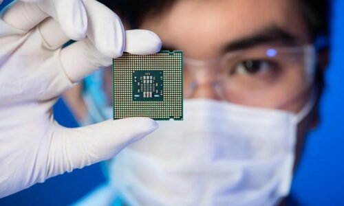 Which Stock Is the Better Buy for the Server CPU Boom?