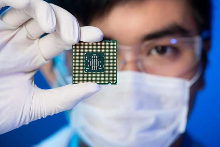 Which Stock Is the Better Buy for the Server CPU Boom?
