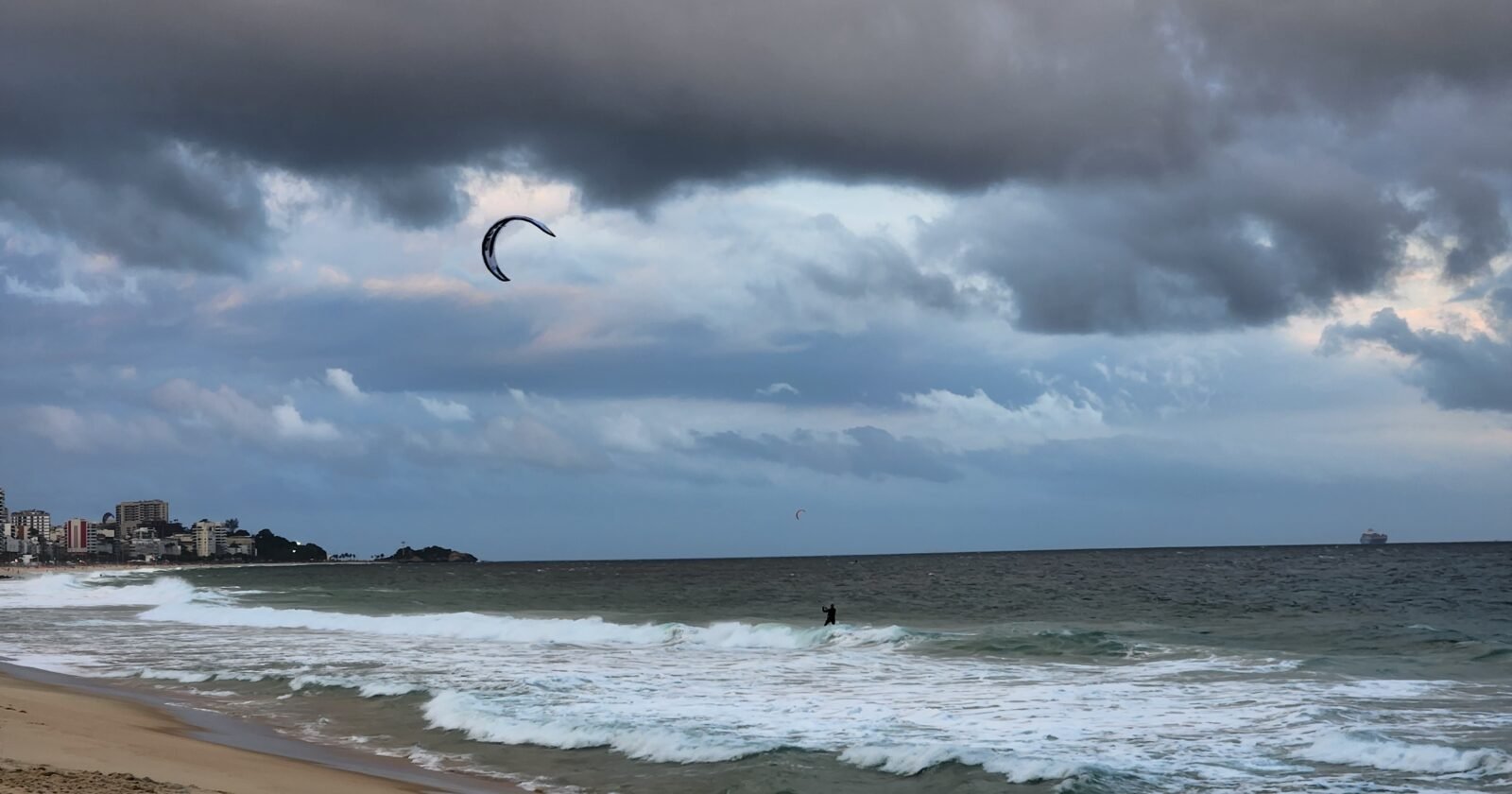frente fria muda o tempo e provoca ressaca no Rio