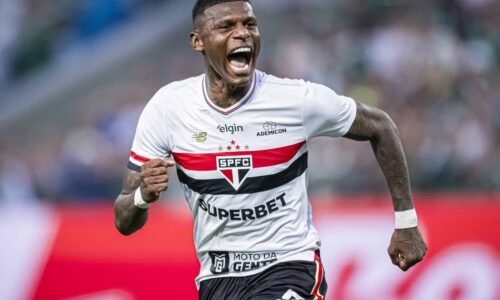 Rafael Toloi com a camisa do São Paulo