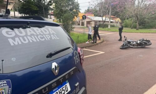 Adolescentes fogem de abordagem, caem de moto e são apreendidos pela Guarda Municipal em Cascavel