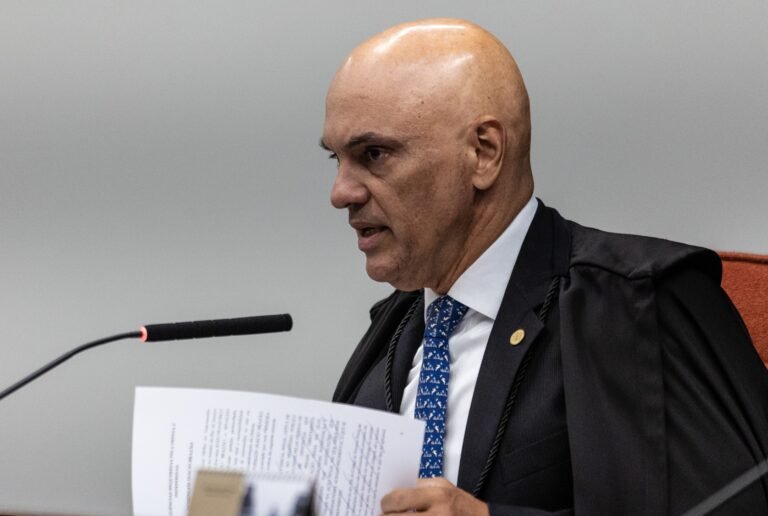 Bolsonarismo é agora ameaça existencial a Moraes